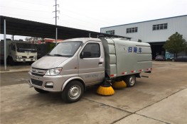 長(zhǎng)安小型掃路車